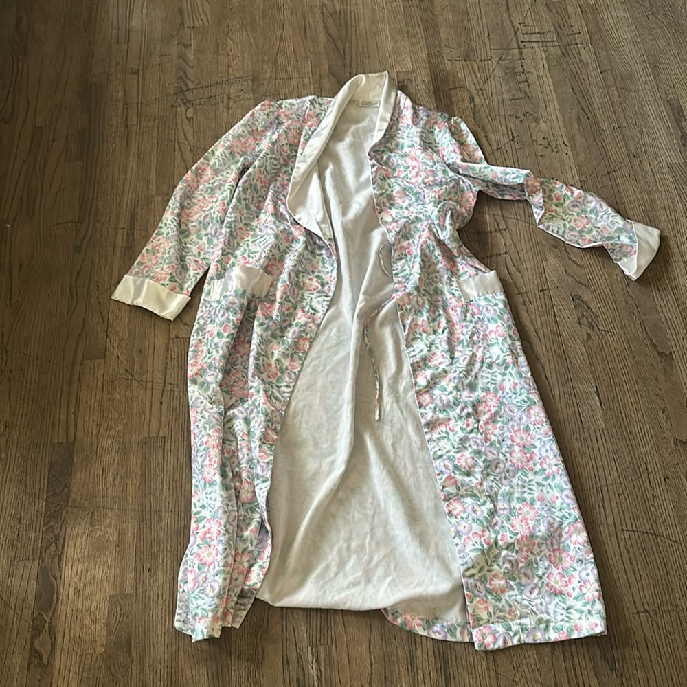 Kathryn size Medium Floral Print Robe- Vintage